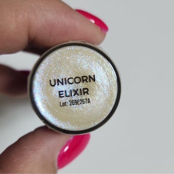 Revolution Liquid Highlighter – Unicorn Elixir (0.61 fl oz / 18ml) - Picture 3 of 8